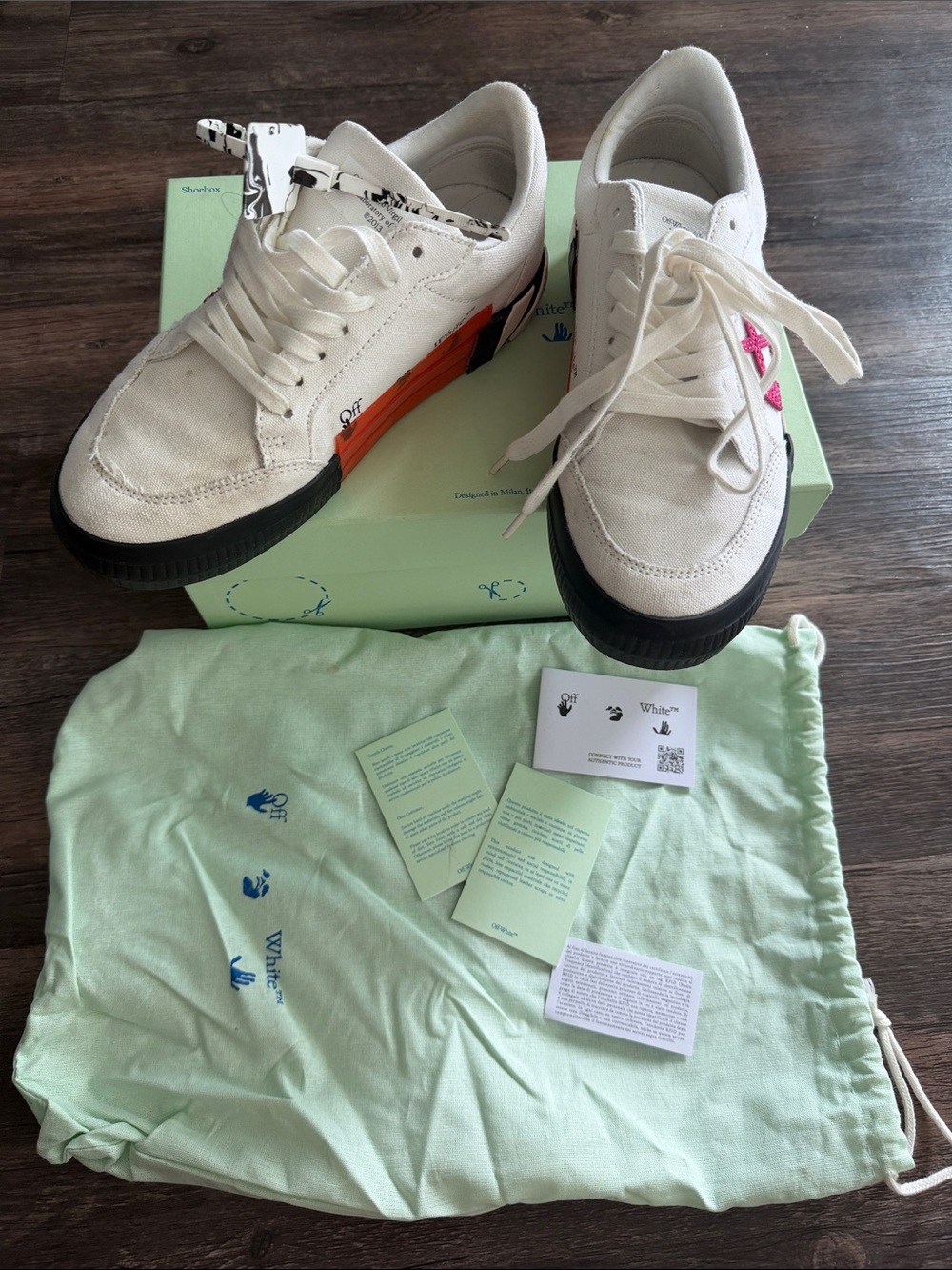 Off-White White Canvas Low-Top Sneakers with Black Sole and Pink Star